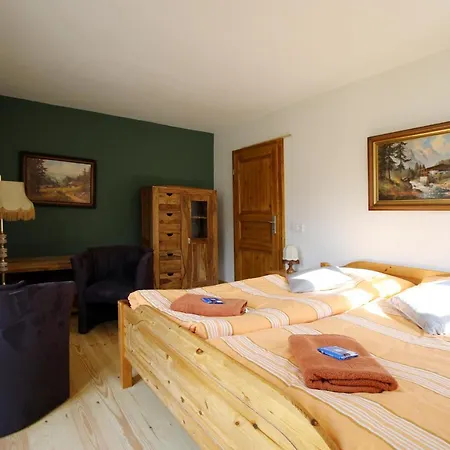 Und Falknerei An Der Alten Schmiede 3*