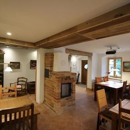 Und Falknerei An Der Alten Schmiede Gasthof Bernstadt auf dem Eigen