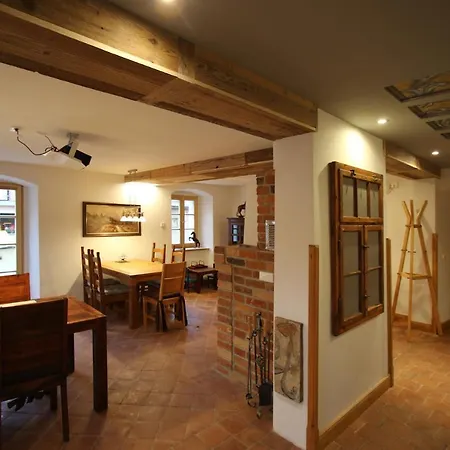 Gasthof Und Falknerei An Der Alten Schmiede 3*