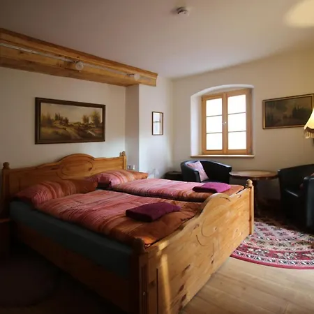 Und Falknerei An Der Alten Schmiede Bernstadt auf dem Eigen