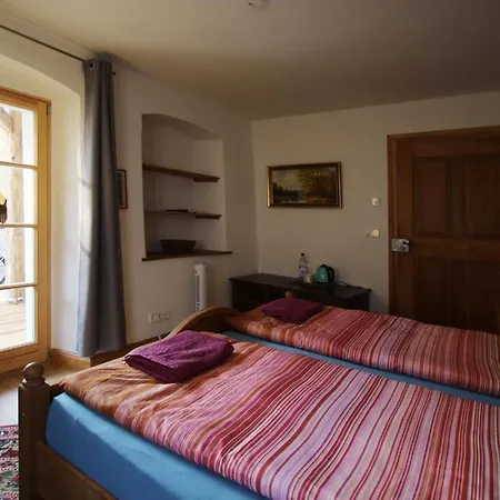 Und Falknerei An Der Alten Schmiede Gasthof Bernstadt auf dem Eigen