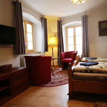 Und Falknerei An Der Alten Schmiede Affittacamere